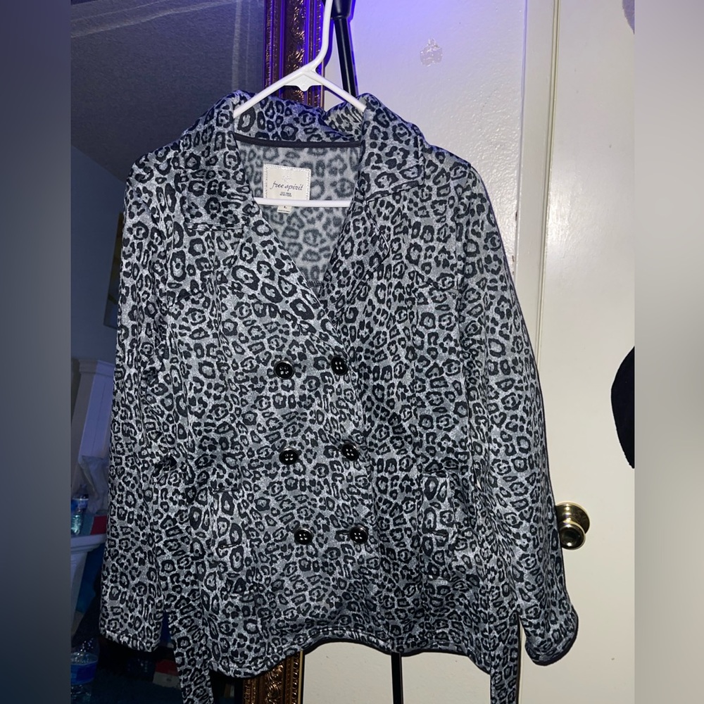 Very cute trendy animal, print size large coat worn ones in excellent condition